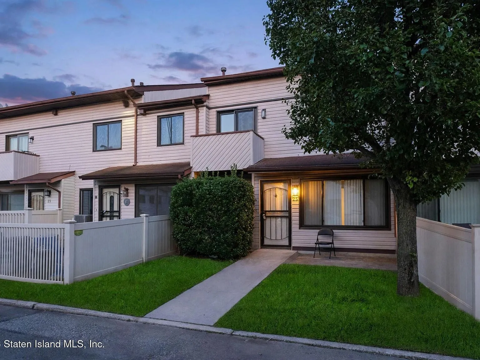 25 Wolkoff Lane photo 2