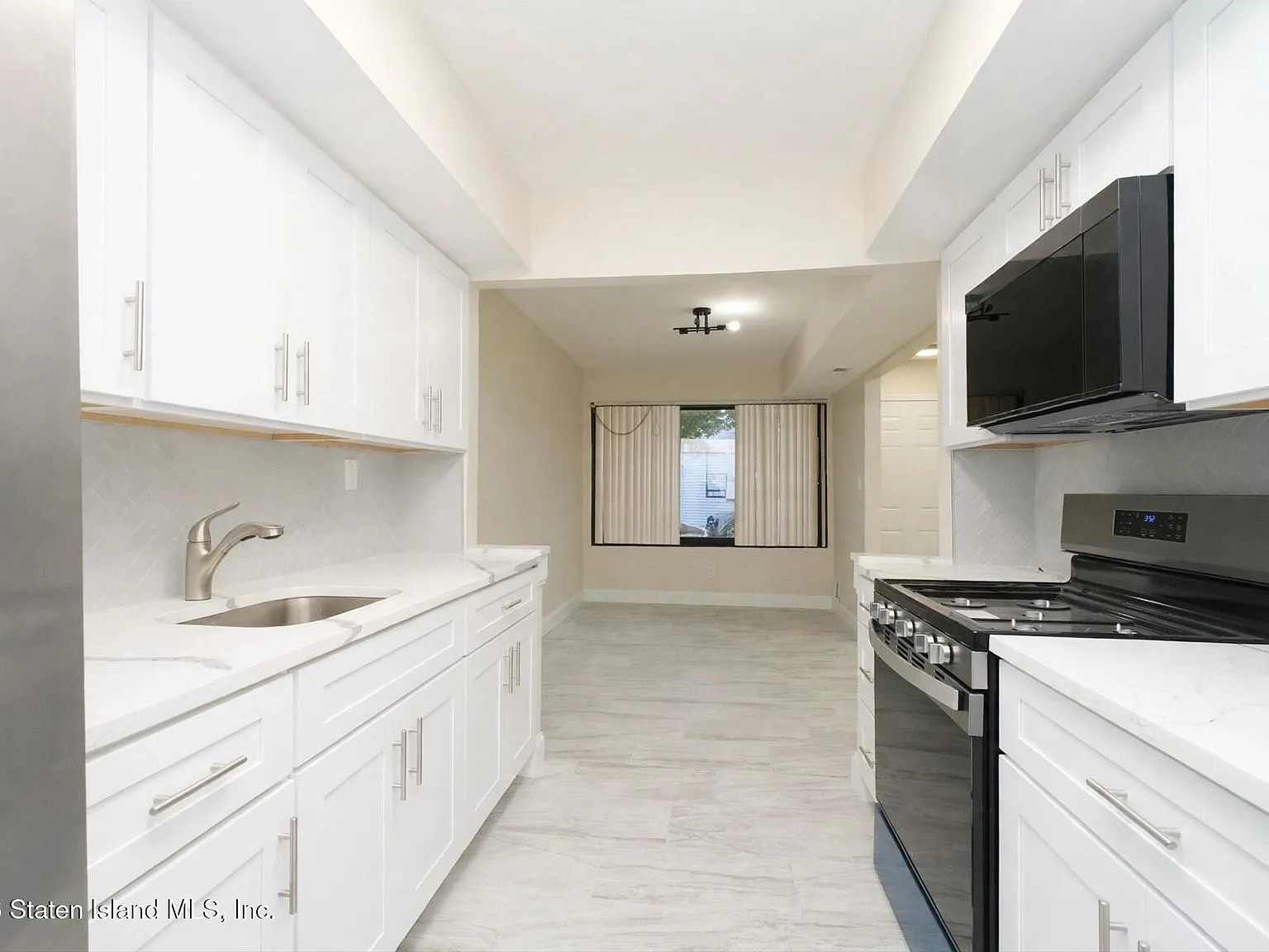 25 Wolkoff Lane photo 6