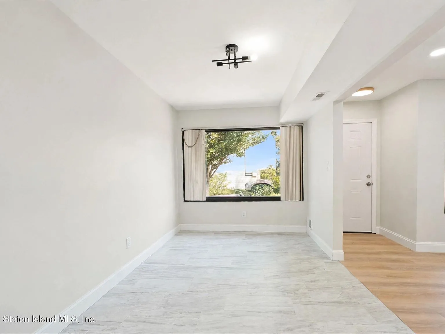 25 Wolkoff Lane photo 8