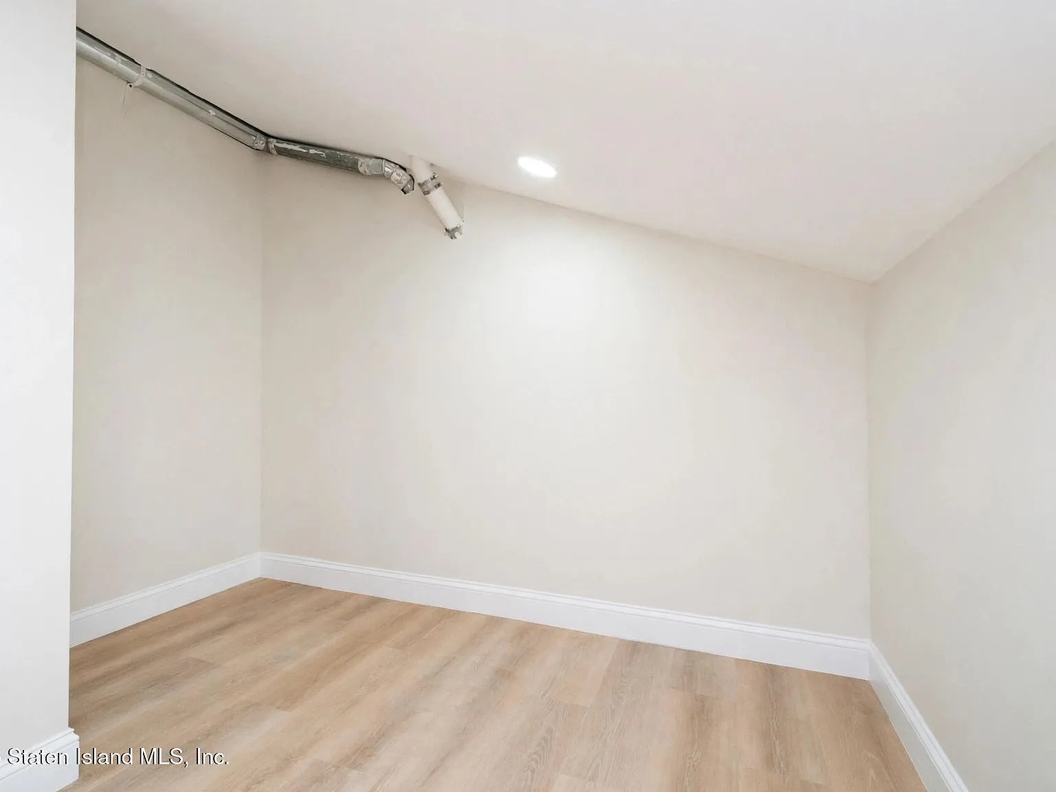 25 Wolkoff Lane photo 11
