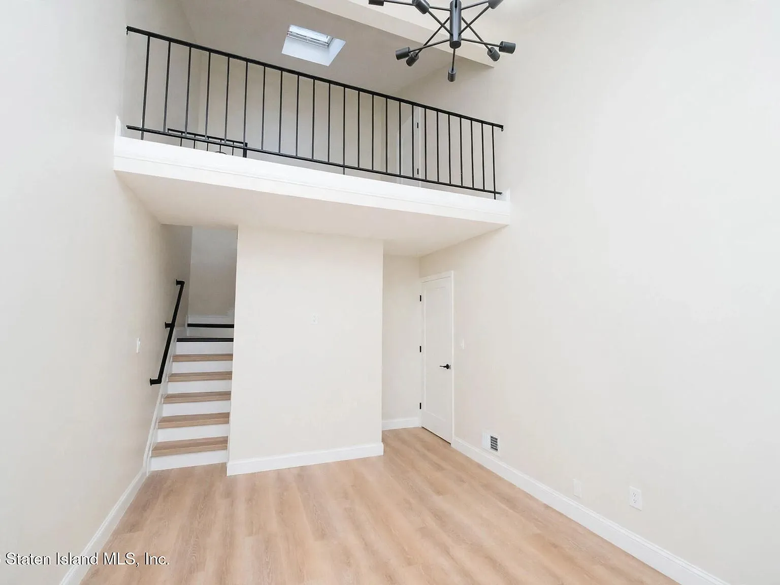 25 Wolkoff Lane photo 14