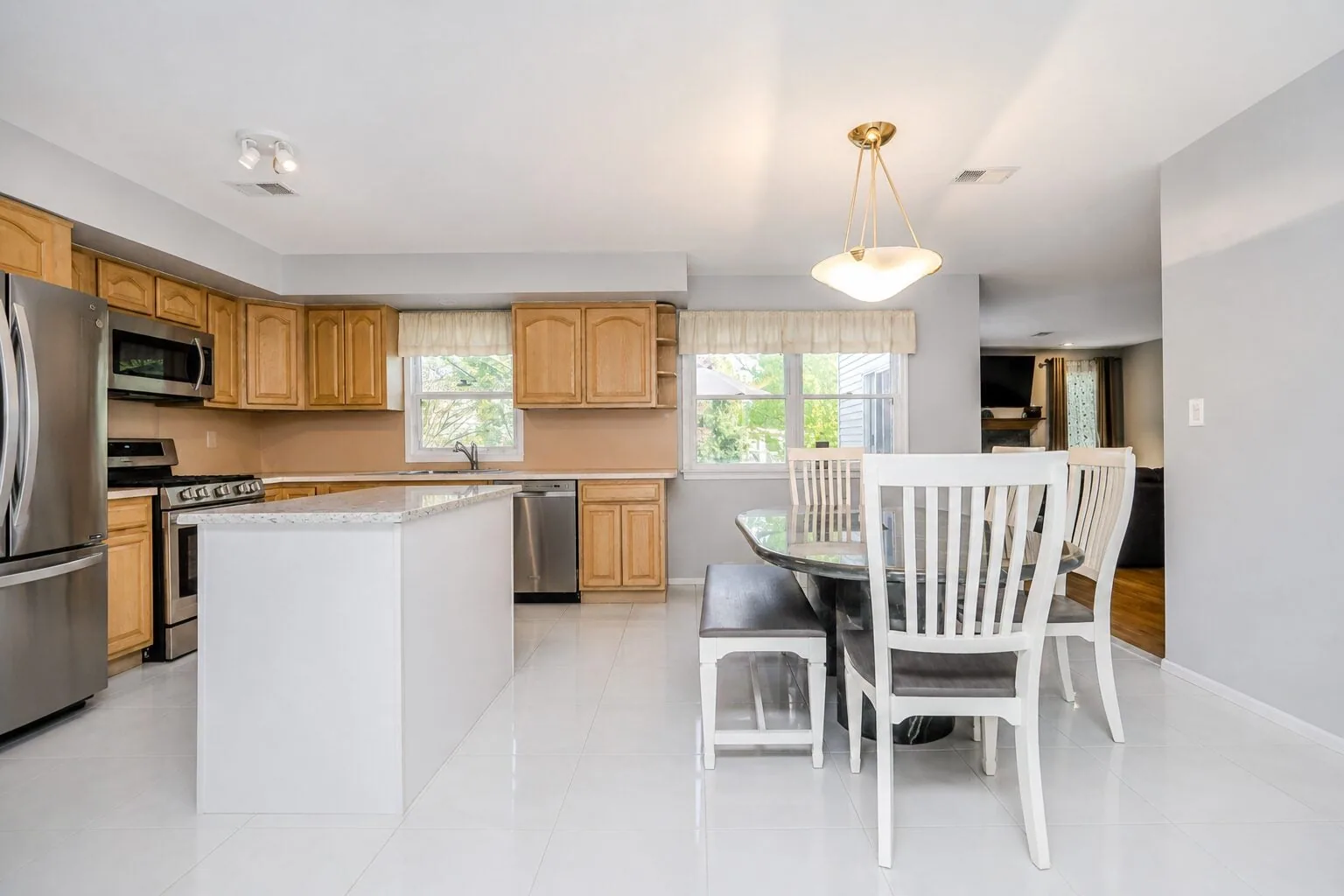4816 Hylan Boulevard photo 17